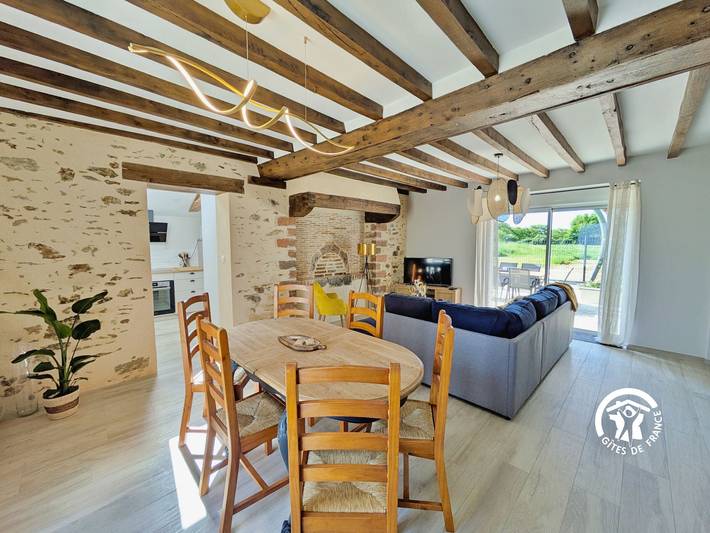 Gîte pour 6 personnes, avec Terrasse et Jardin dans Ampoigné