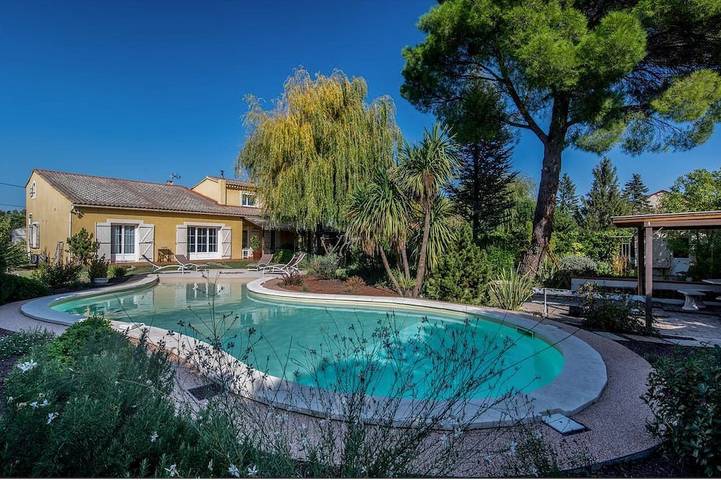 Maison de vacances pour 7 personnes, avec Jacuzzi ainsi que Terrasse et Jardin à Le Thor