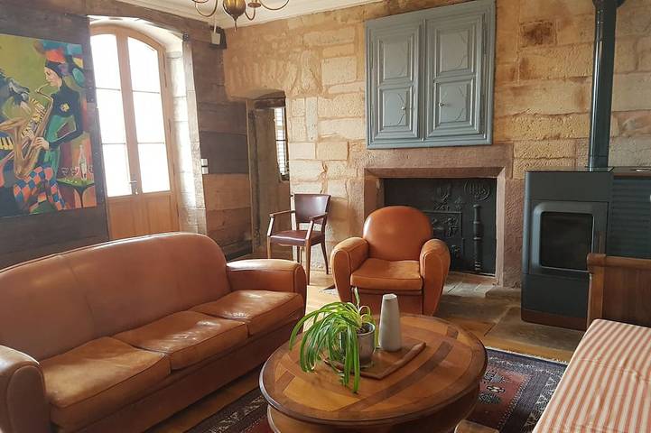 Gîte pour 12 personnes, avec jardin et terrasse dans Les Aynans