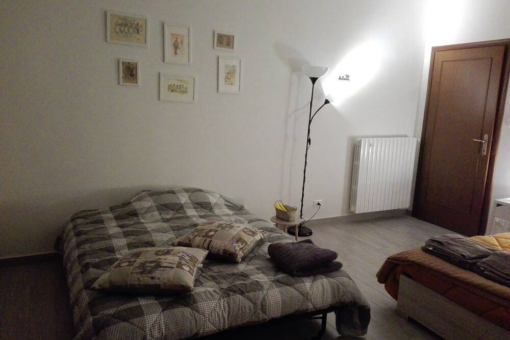 Entire apartment, Suitable for hosting a family or a group of friends in Bologna, Bologna Province