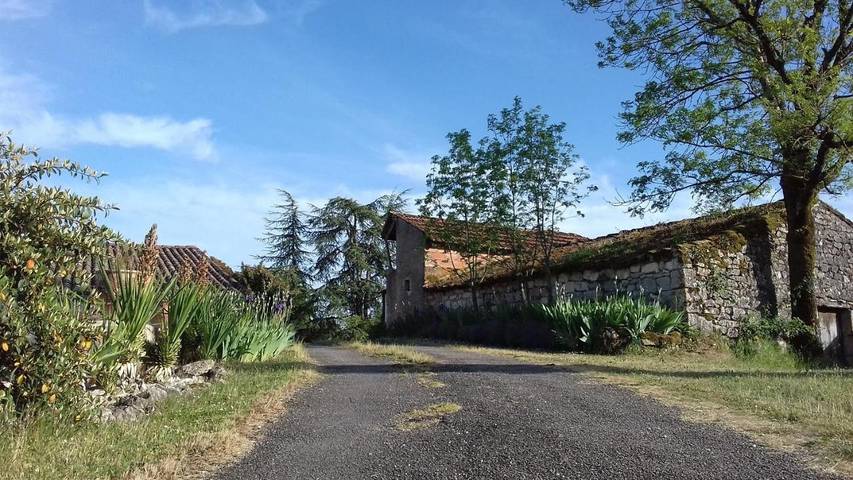 Location de vacances pour 2 personnes, avec terrasse ainsi que vue et jardin à Fargues - 3