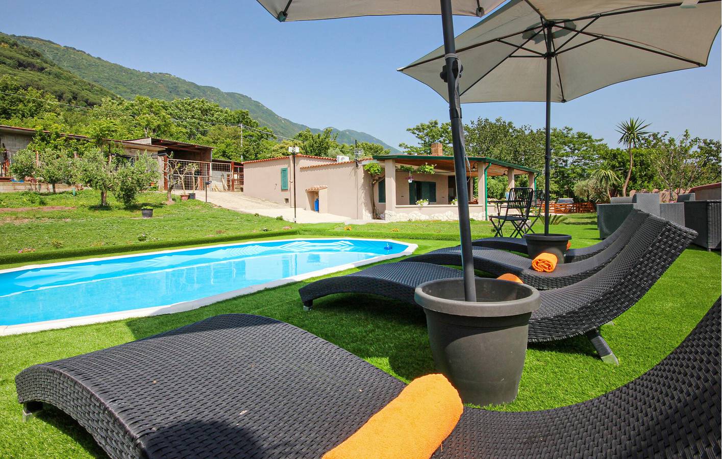 Appartement confortable avec piscine, jardin et parking à Avella in Avella, Province d'Avellino