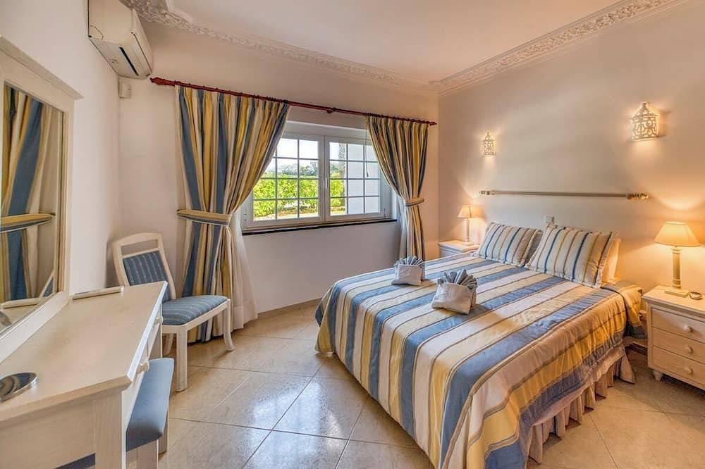 Casa Marinha 1 - Neben dem Marinha Strand mit Schwimmbad! in Lagoa, Faro Distrikt