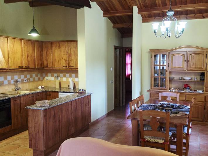 Casa rural para 4 personas, con jardín además de piscina y terraza, Familias con niños en Bages - 4