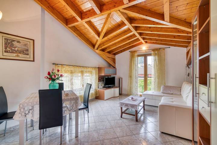Ganze Wohnung, Casa Maddalena Private Beach, 2Br Sleeps 4 in Cadrezzate, Cadrezzate con Osmate