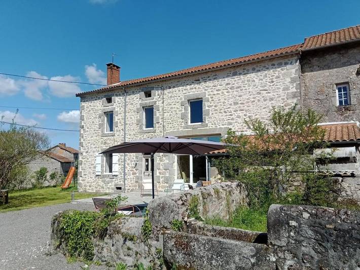 Location de vacances pour 6 personnes, avec jardin et terrasse, animaux acceptés à Saint-Estèphe (Dordogne) - 2