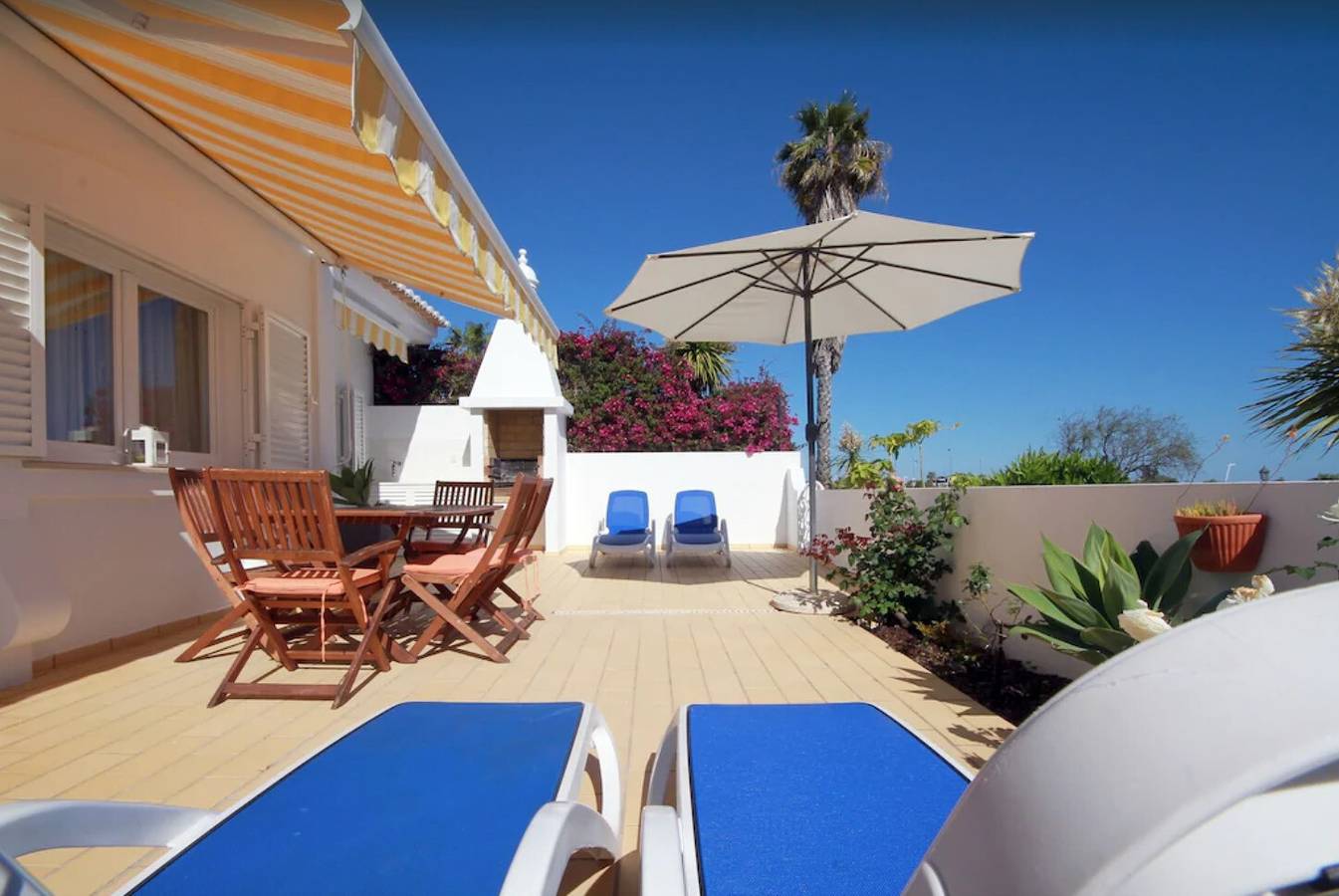 Casa de férias "Villa Meia-Praia" com vista para o mar, piscina, A/C, terraço e jardim in São Sebastião, Lagos
