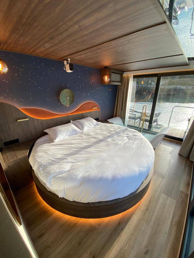 Hôtel pour 2 personnes, avec Balcon et Jacuzzi ainsi que Terrasse et Vue sur le lac à La Ferté-sous-Jouarre - 3