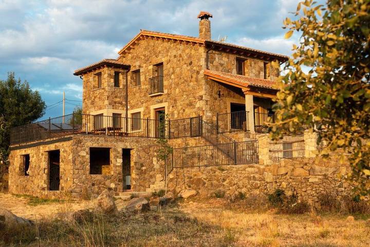 Casa rural para 10 personas, con terraza y jardín, Se admiten mascotas en La Aldehuela
