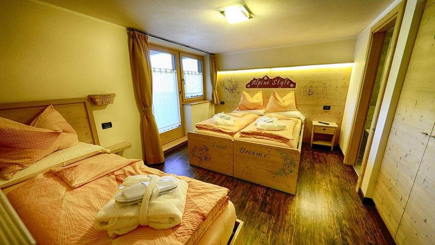 Agriturismo per 4 persone, con giardino e idromassaggio nonché sauna, con animali domestici in Provincia di Sondrio
