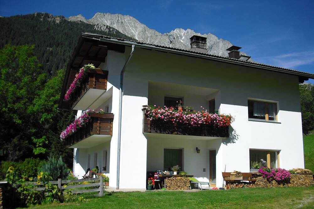 Ganze Wohnung, Geräumige Ferienwohnung in ruhiger Lage im schönen Antholzertal im Haus Erlenhof in Antholz, Rasen-Antholz