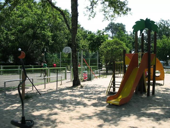 Camping für 6 Personen, mit Terrasse und Pool in Aquitanien - 4