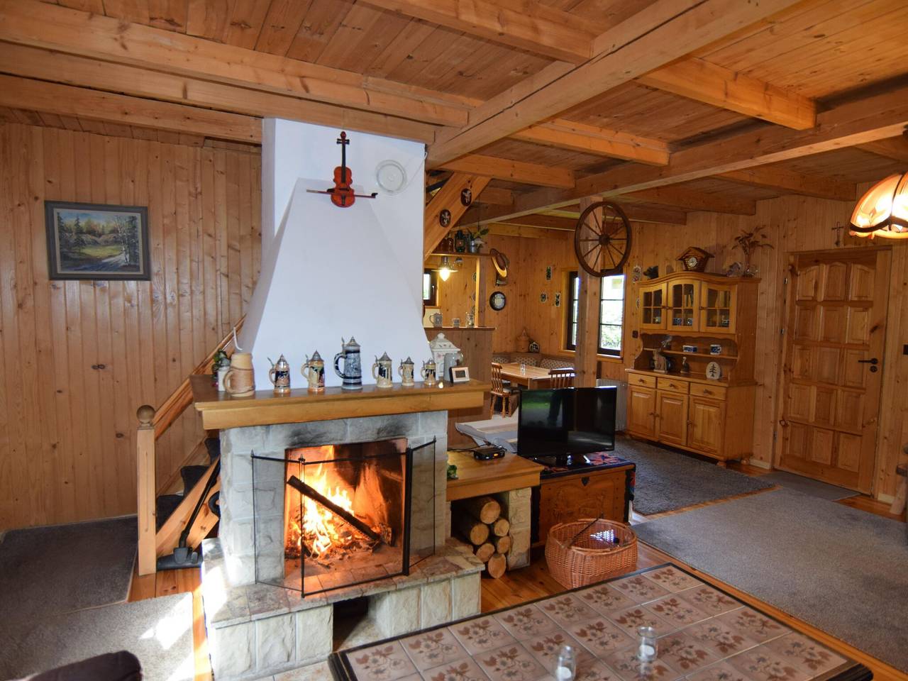 Casa de madera junto al lago Radunskie in Stężyca, powiat kartuski