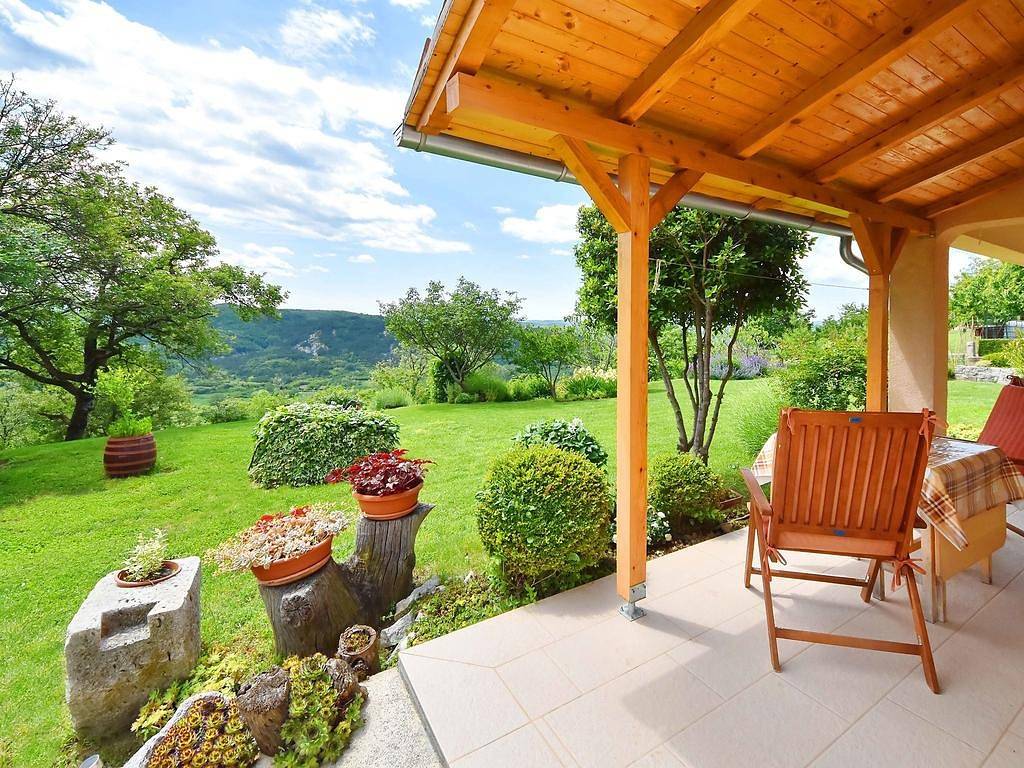 Cijeli apartman, Ferienwohnung in Roč mit Terrasse, Klimaanlage, W-Lan, Waschmaschine (4194-2) in Roč, Buzet