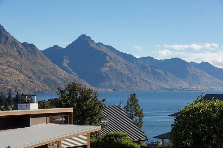 Holiday home for 5 people, with garden and balcony in Queenstown