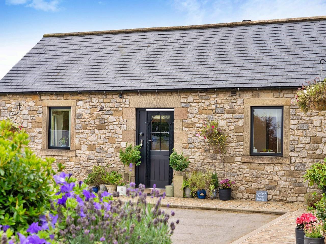 Romantic Cottage with Whirlpool in Winster, Derbyshire
