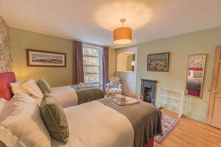 Gorgeous Georgian family friendly property, central Kirkby Lonsdale with parking and Ev charger in Kirkby Lonsdale, Yorkshire Dales National Park