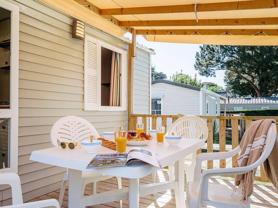 Camping Le Val d'Ussel - Mobilheim 6 personen - Mobilheim | Classic | 2 Zi. | 4/6 Pers. | Erhöhte Terrasse | Klim. in Proissans, Périgord Noir
