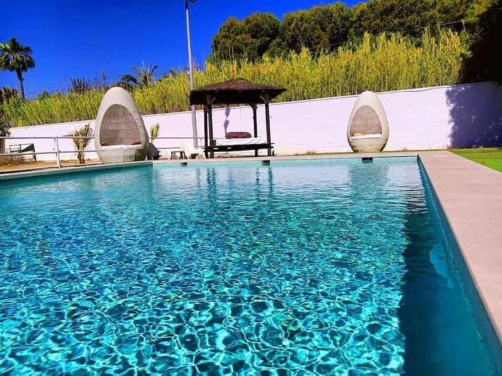 Ferienhaus für 30 Personen, mit Balkon und Terrasse sowie Garten und Pool