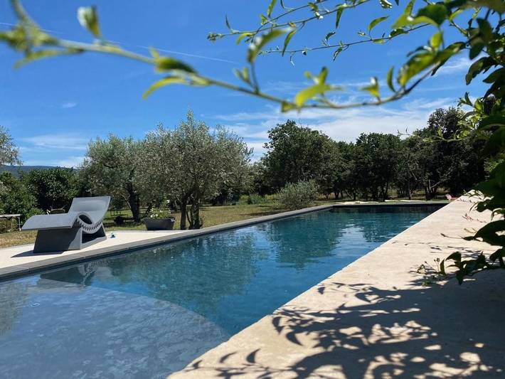 Ferienhaus für 6 Personen, mit Garten und Whirlpool sowie Pool in Bédoin