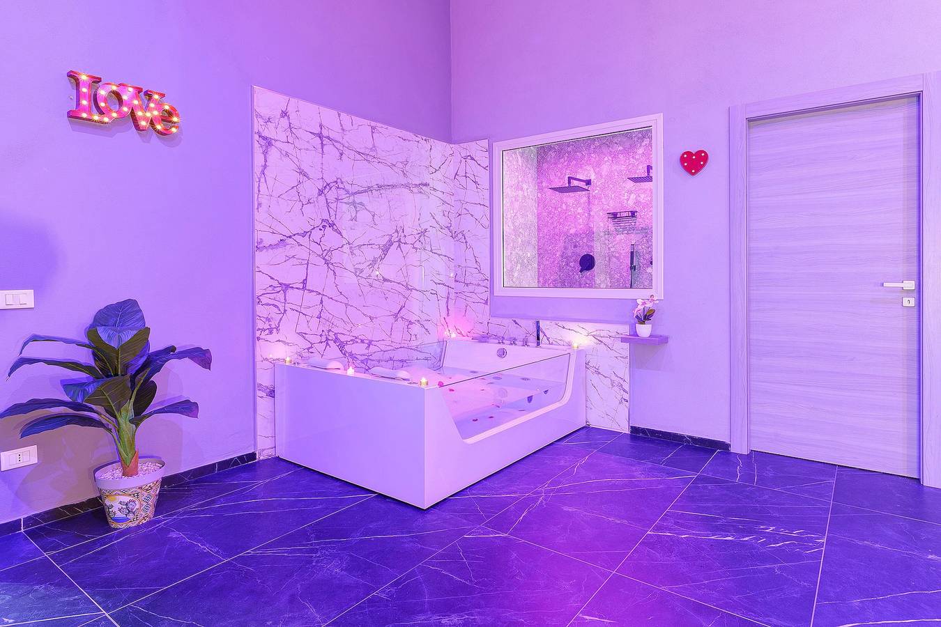 Appartement entier, Suite Infinity - Jacuzzi & Sauna Privée, Vue Mer, Wi-Fi et Climatisation in Porto Empedocle, Province de Agrigento