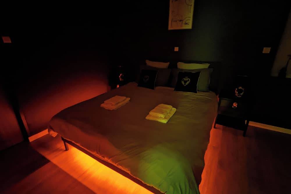 Apartamento entero, Romantic Jacuzzi Suite in Moulins, Allier (desambiguación)
