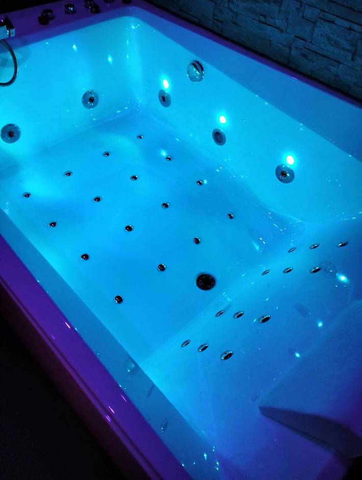 Gîte pour 2 personnes, avec terrasse ainsi que jacuzzi et sauna à Toulon - 4