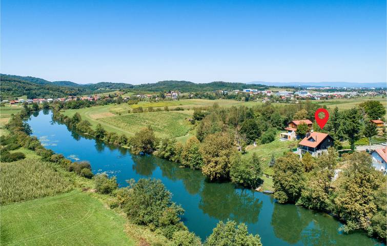 Dom dla 8 osób, z jacuzzi i sauna oraz taras i ogród w Karlovac