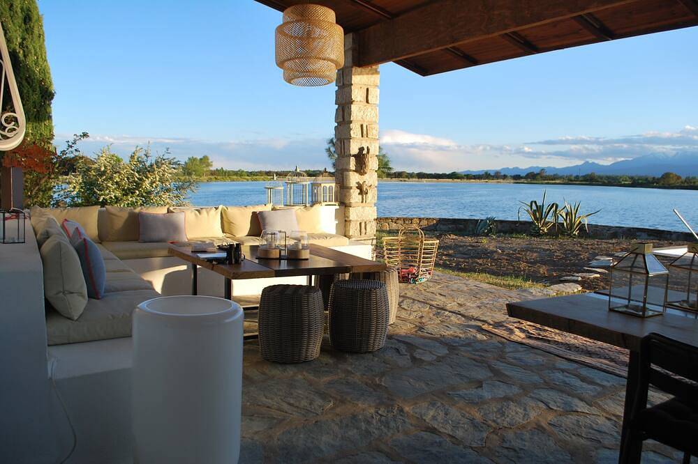 Lake House mit herrlicher Aussicht und Salzwasser-Pool in Korsika in Aléria, Corte und Umgebung