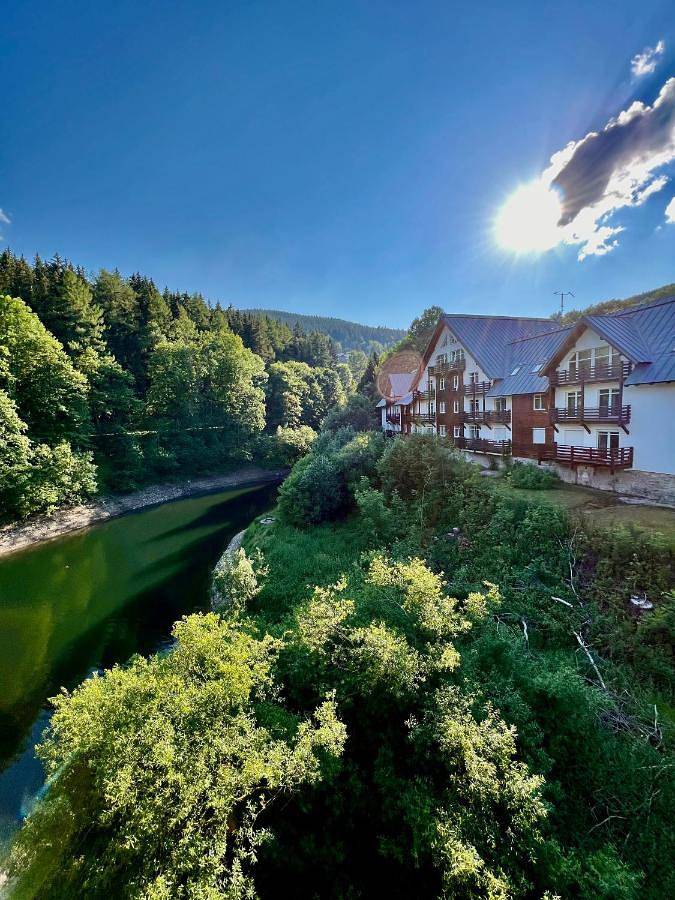 Apartament wakacyjny dla 6 osób, z Balkon i Taras oraz Widok i Widok na jezioro w Szpindlerowy Młyn