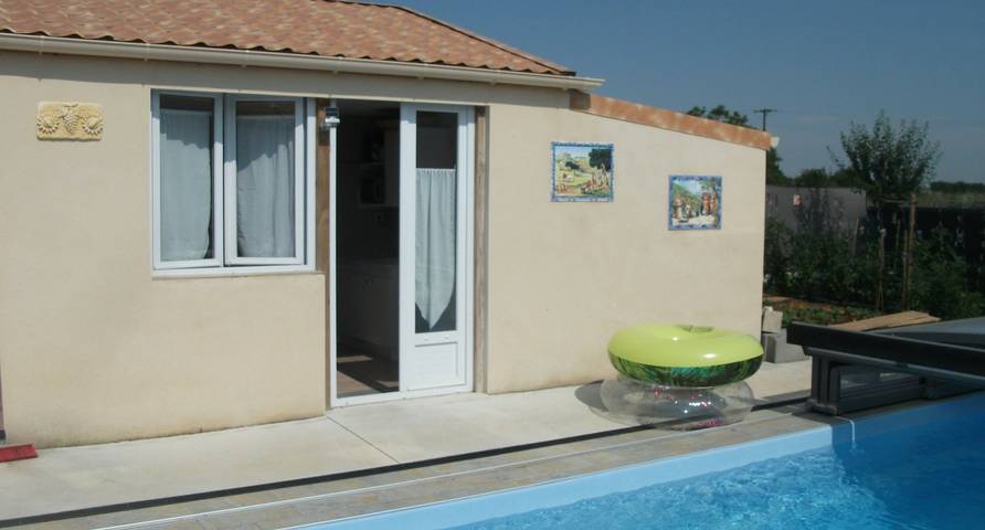 Studio pour 3 personnes, avec piscine et jardin