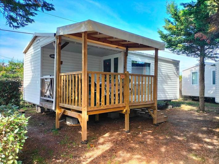 Camping pour 5 personnes, avec Terrasse ainsi que Jardin et Piscine à Vic-la-Gardiole