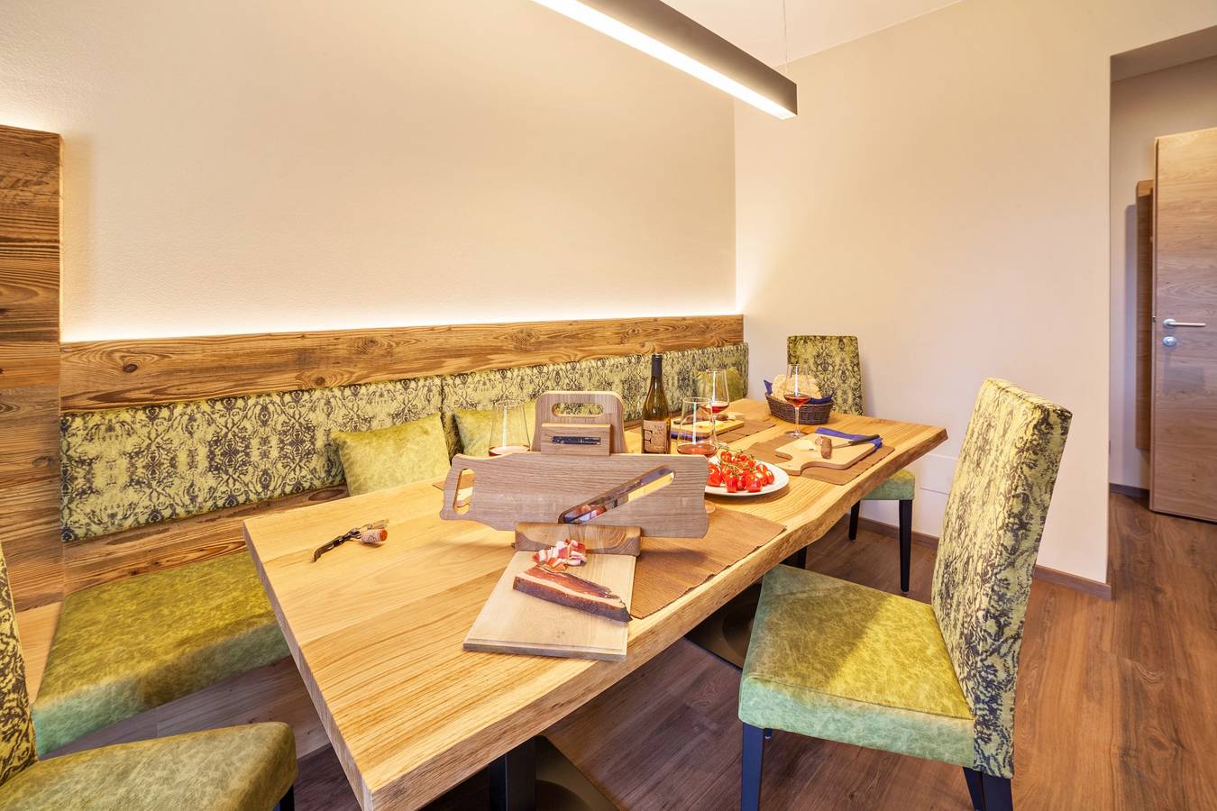 Ganze Wohnung, Ferienwohnung "Pinot" mit Bergblick, Wlan, Balkon & Garten in Meran, Sarntaler Alpen