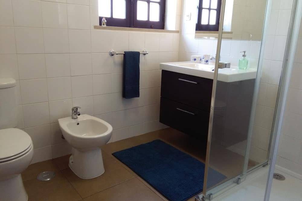 3 bedroom villa with excellent sea and beach views in Salir do Porto, Tornada e Salir do Porto