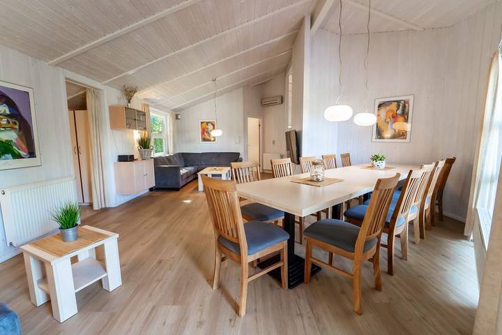 Ferienhaus für 12 Personen, mit Whirlpool und Terrasse sowie Garten und Pool in der Lübeck