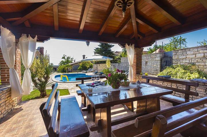 Ferienhaus für 11 Personen, mit Balkon und Garten