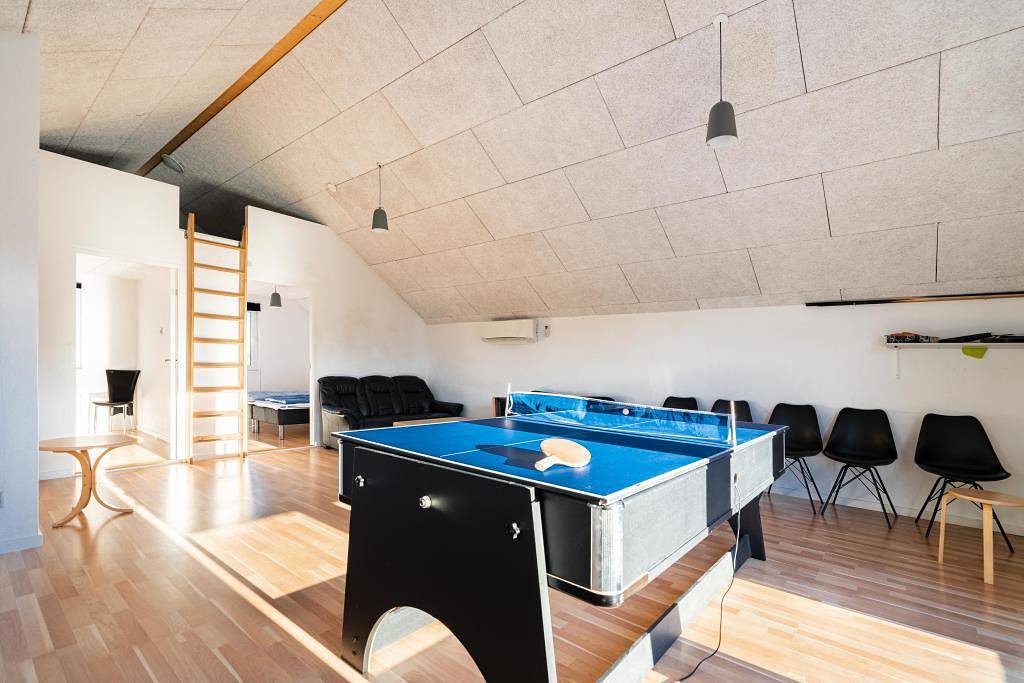 Großes und geräumiges Aktivitätshaus mit Pool in der Nähe der Nordsee am Henne Strand in Henne, Filsø See