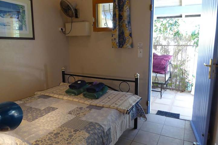 Gîte pour 2 personnes, avec jardin ainsi que terrasse et piscine à Rognonas - 2