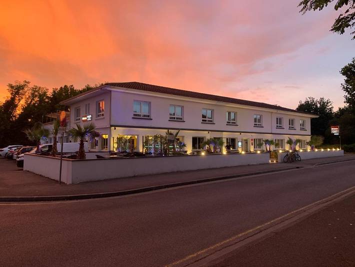 Hôtel pour 4 personnes, avec Terrasse à Parentis-en-Born