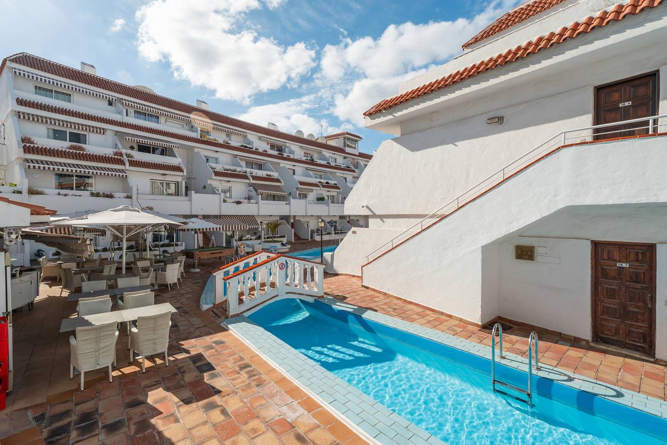 Entire apartment, Vacation 'Serene Terrace and Pool' with Shared Pool, Private Terrace and Wi-Fi in Playa de las Américas, Arona
