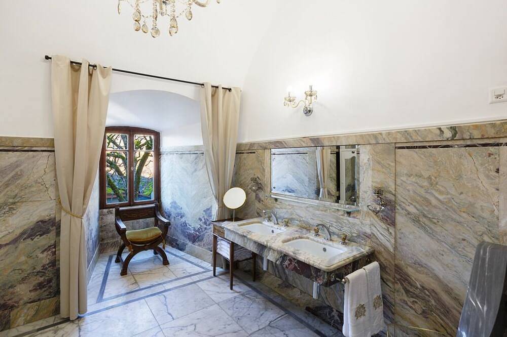Antique apartment in the Xv century Castle in Tavel VD, Montreux