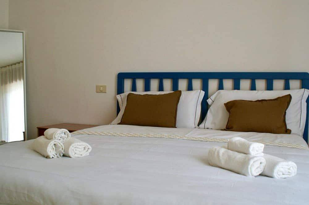 Entire apartment, Apartment with a panoramic view in Fasano, Salento