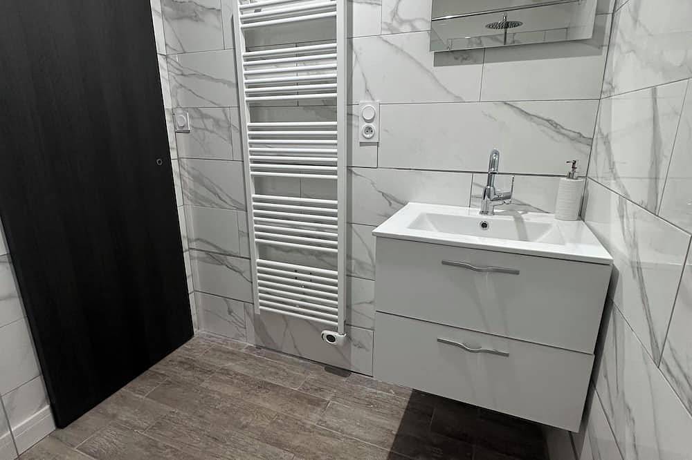 Ganze Wohnung, U Terzu spacious new apartment in Aléria, Corte und Umgebung