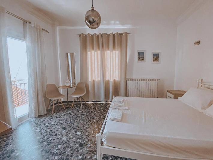 Gîte pour 4 personnes, avec balcon et jacuzzi dans Pythagoreio - 2