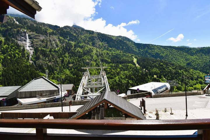 Gîte pour 6 personnes, avec terrasse dans Office De Tourisme De Vaujany - 4