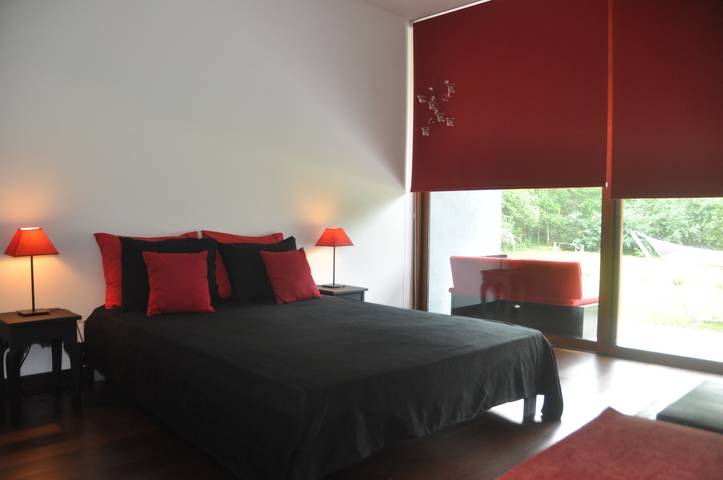 Alojamiento y desayuno para 4 personas, con Balcón/Terraza además de Jardín y Vistas en Espadanal - 4
