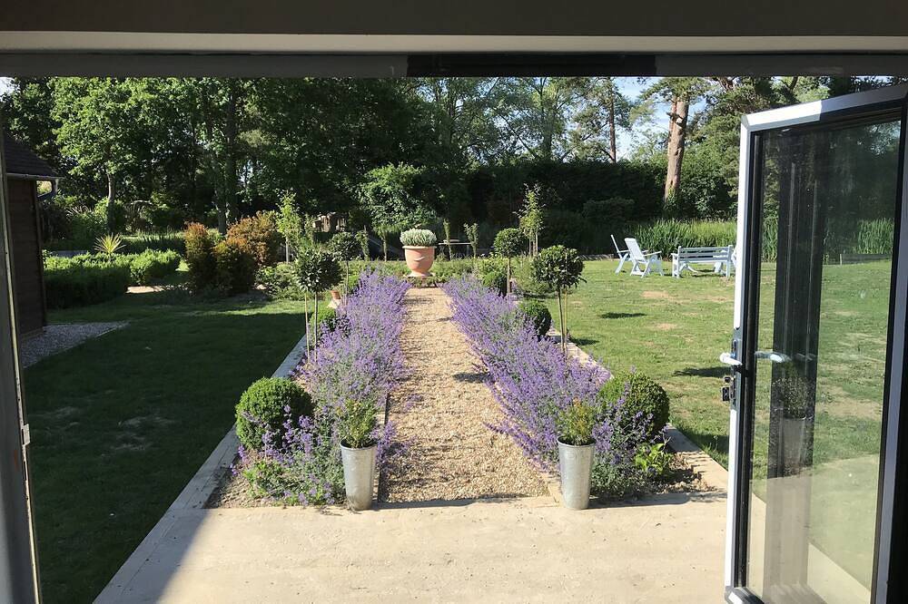 The Cowshed, Luxury Barn Conversion, Tenterden in Tenterden, Ashford region