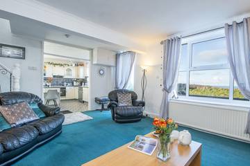 Glamping for 4 People in Pembrokeshire, South-Wales, Photo 2