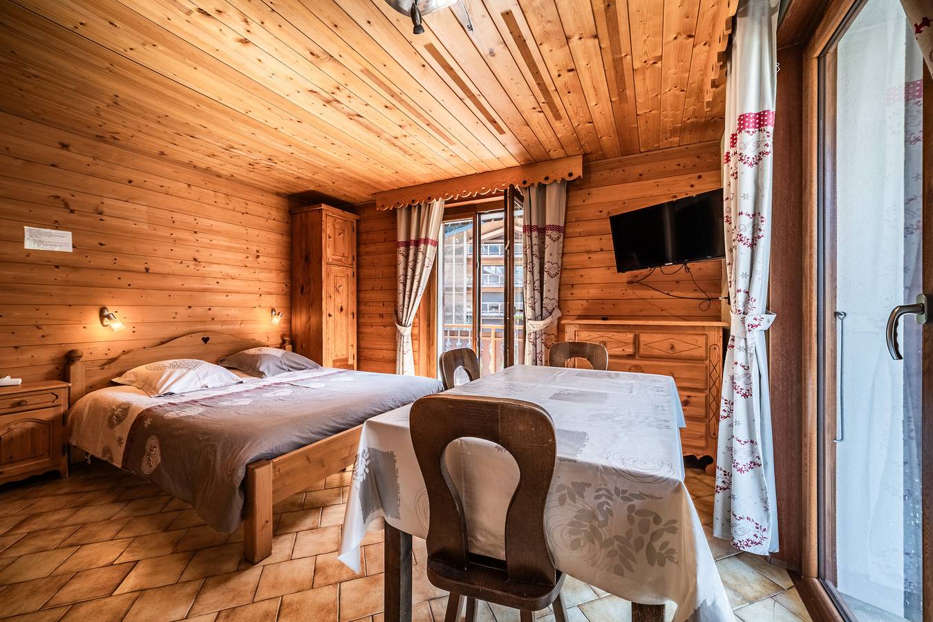 Studio Apartment 'La Flèchette - 2 Pers' with Mountain View, Balcony and Wi-Fi in Châtel, Les Portes du Soleil