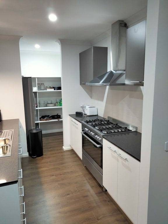 Modern and cosey 4 bedroom house walk to beach in St Leonards, Bellarine